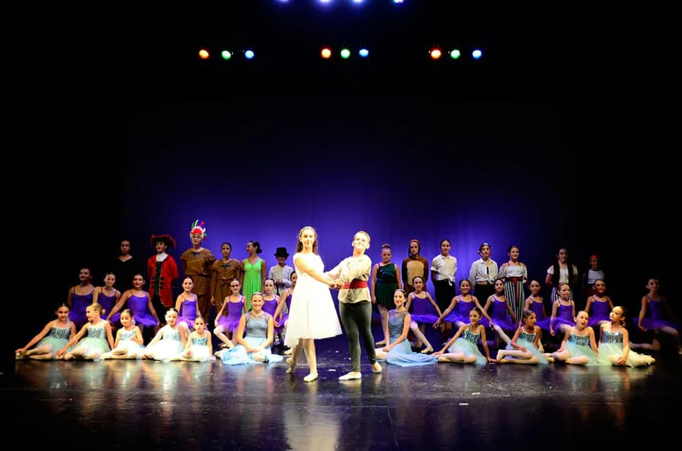 Foto de MAR DE ROSAS Escuela de Danza