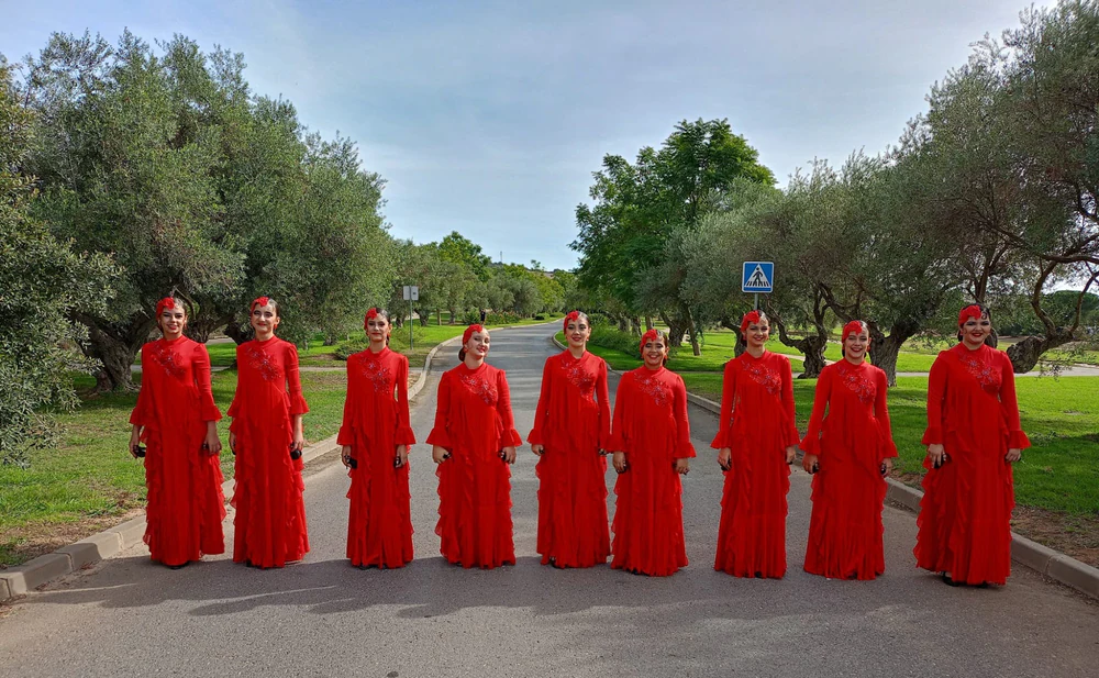 ASOC.CULTURAL DE BAILE "LUNARES"HNAS.BARBA