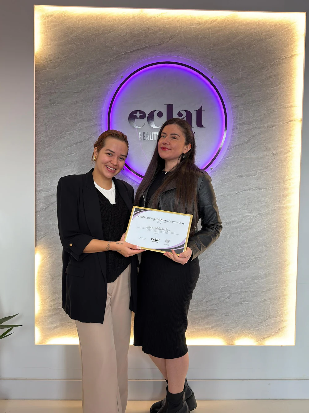 Éclat Beauty & Academy – Depilación con Hilo y Pestañas