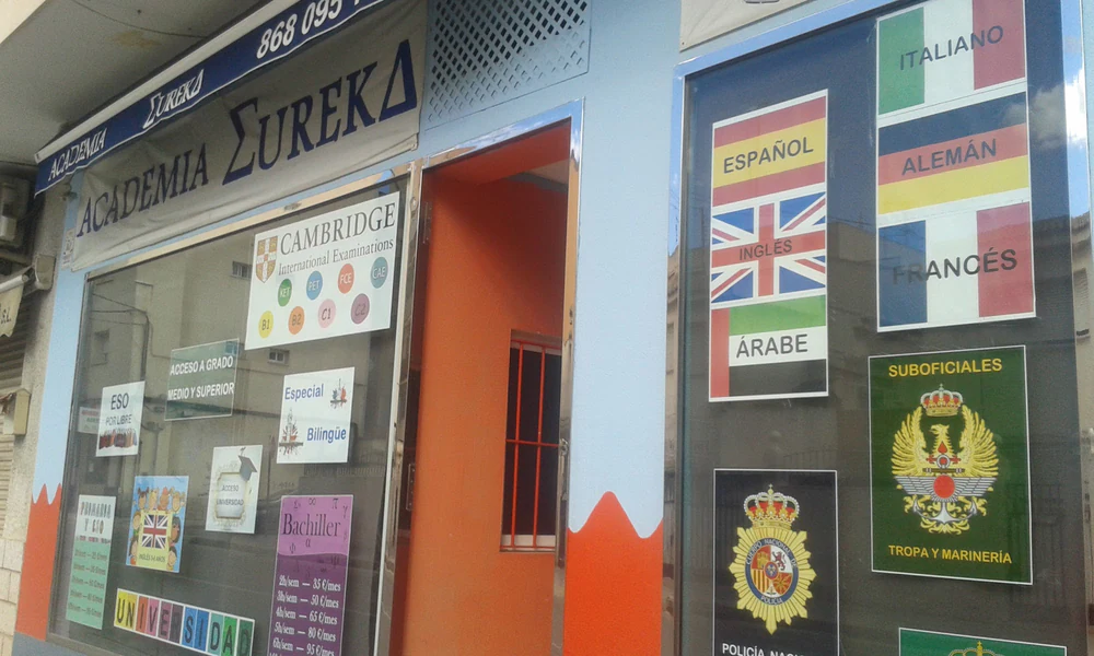 Foto de La Academia de José Luis Reverte
