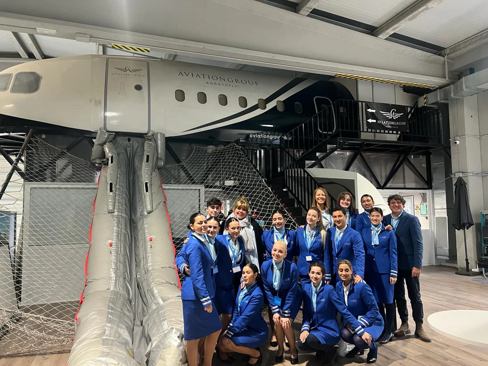 Foto de Élite AirCrew - Escuela de Azafata de Vuelo (TCP)