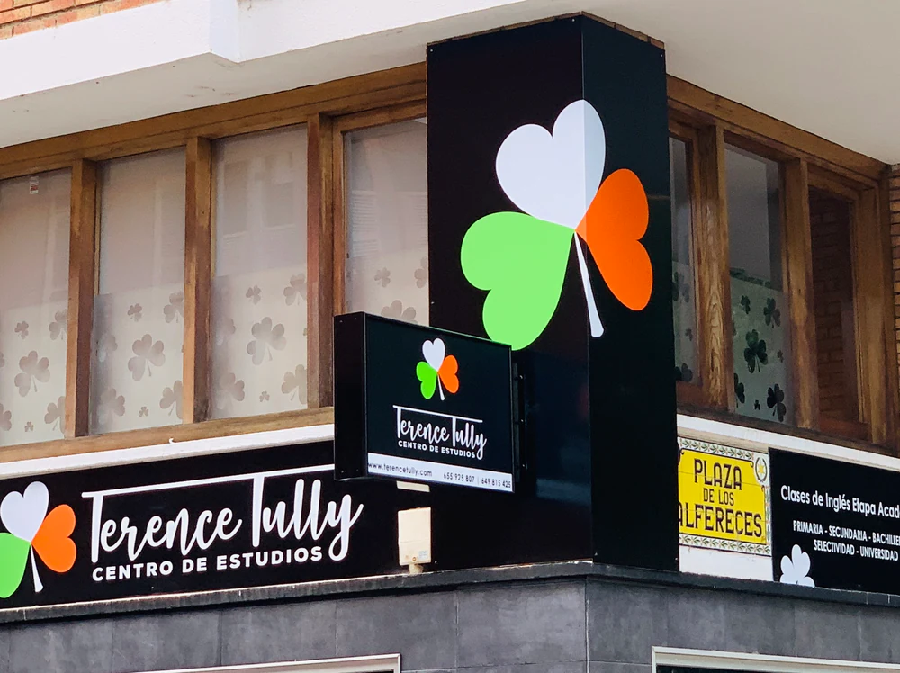 Foto de Terence Tully Centro de Estudios
