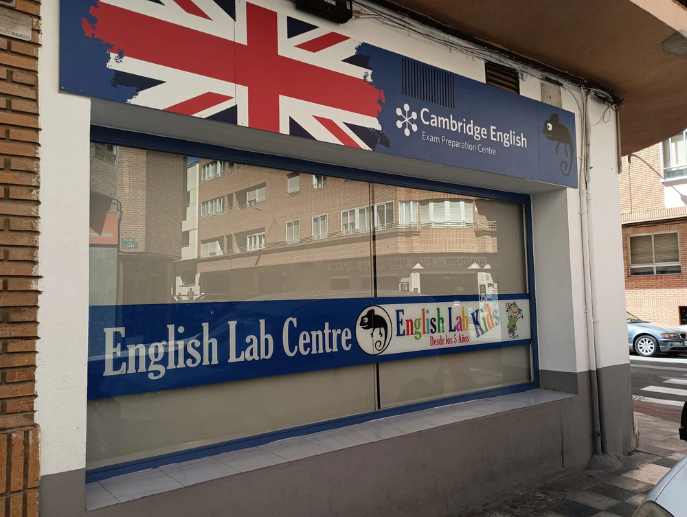 Foto de English Lab Centre • Academia