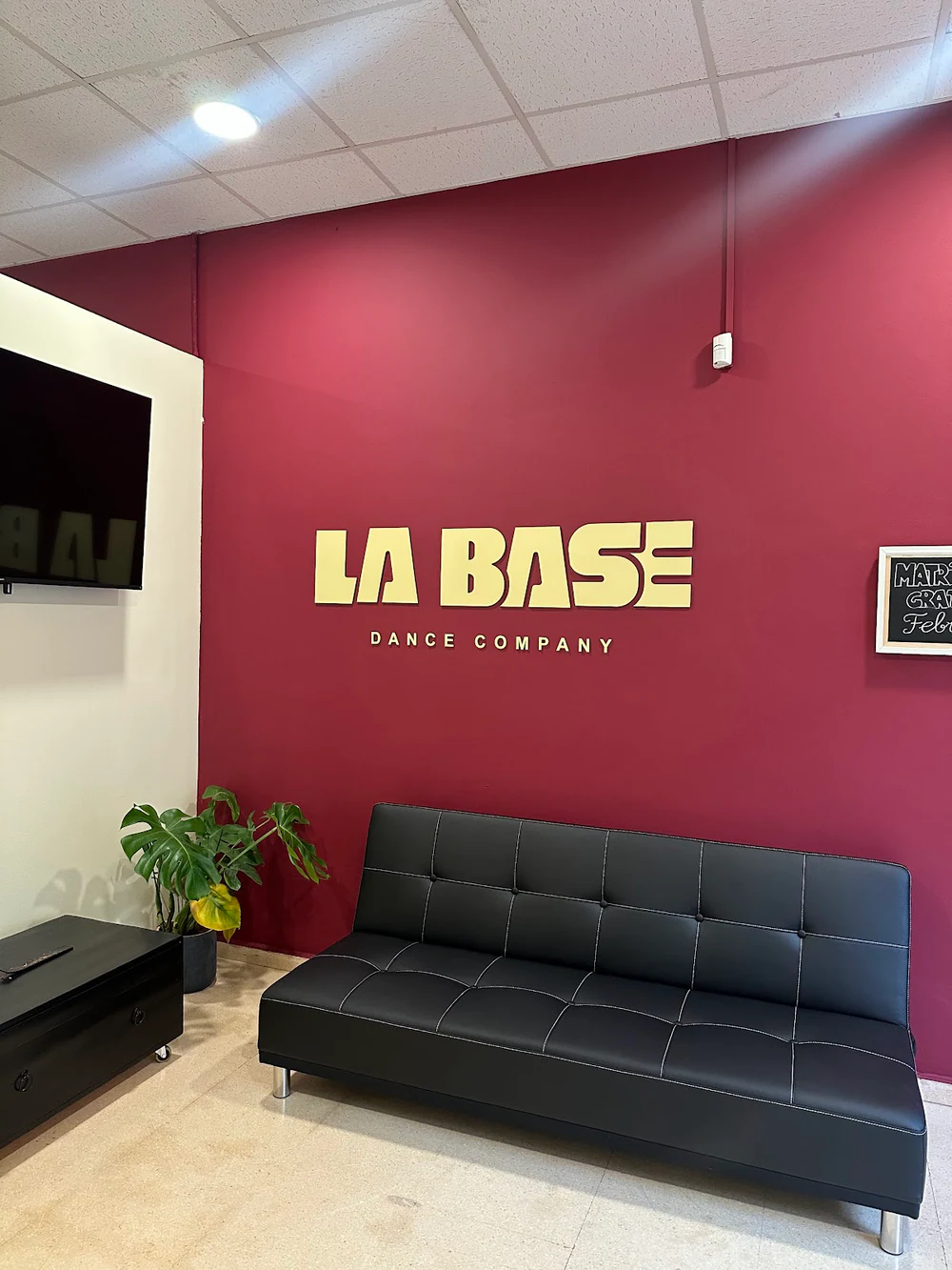 LA BASE DANCE COMPANY
