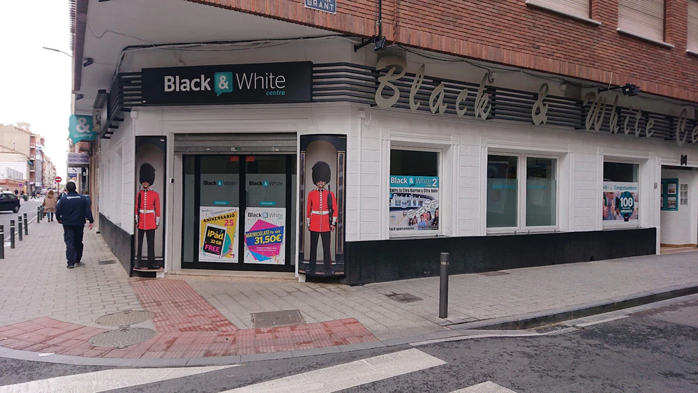 Foto de Black & White Centre