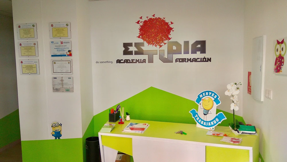 ACADEMIA - EStuDIA