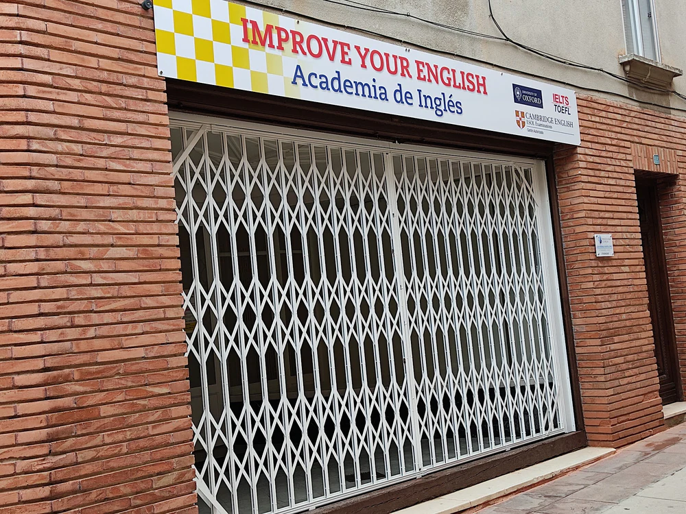 Foto de IMPROVE YOUR ENGLISH Academia de Inglés