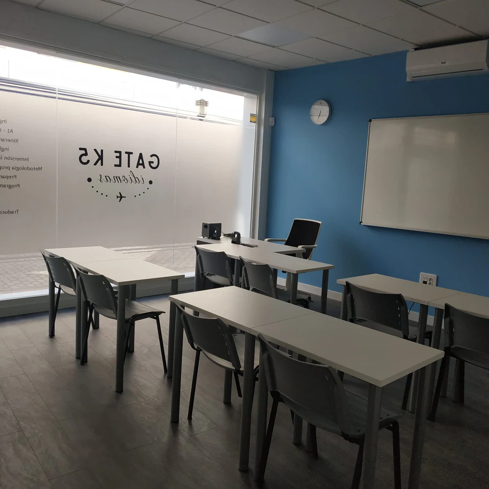 Foto de Gate K5 Idiomas