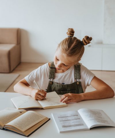 Centre d' estudis L' ATZAVARA GIRONA - Reforç Escolar - Classes particulars - classes - grups d'estudi
